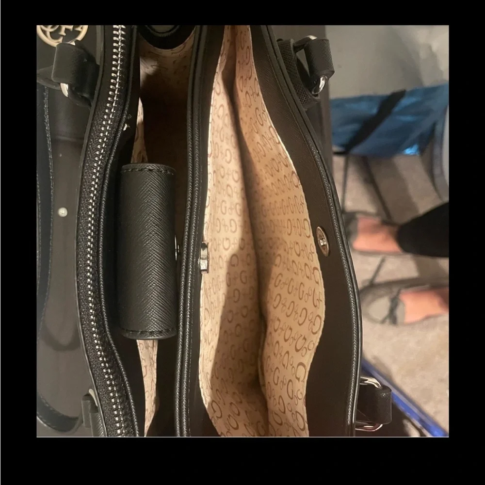 GUESS Elegant Black and Gray Tote - Picture 4 of 5